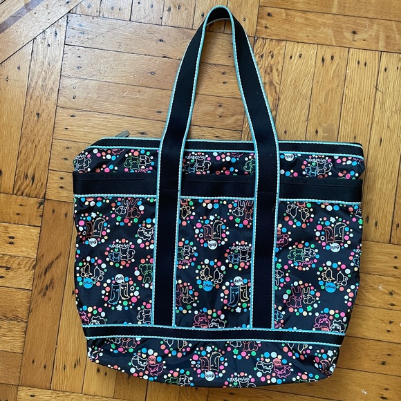 LesportSac Ciao Bello Amore Large Black Tote + Matching Zip Pouch - Picture 3 of 16